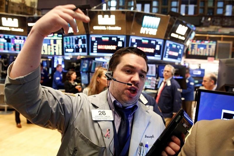 Stocks - Wall Street Closes Higher on Trade Deal Hopes, Surge in Semis